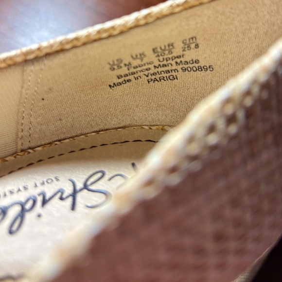 LifeStrude Kitten Heels - Picture 7 of 7